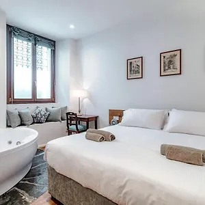 Lo Storico - The House Of Travelers Apartment